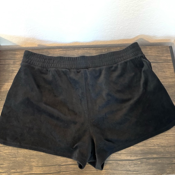 shorts size XL - Picture 2 of 5